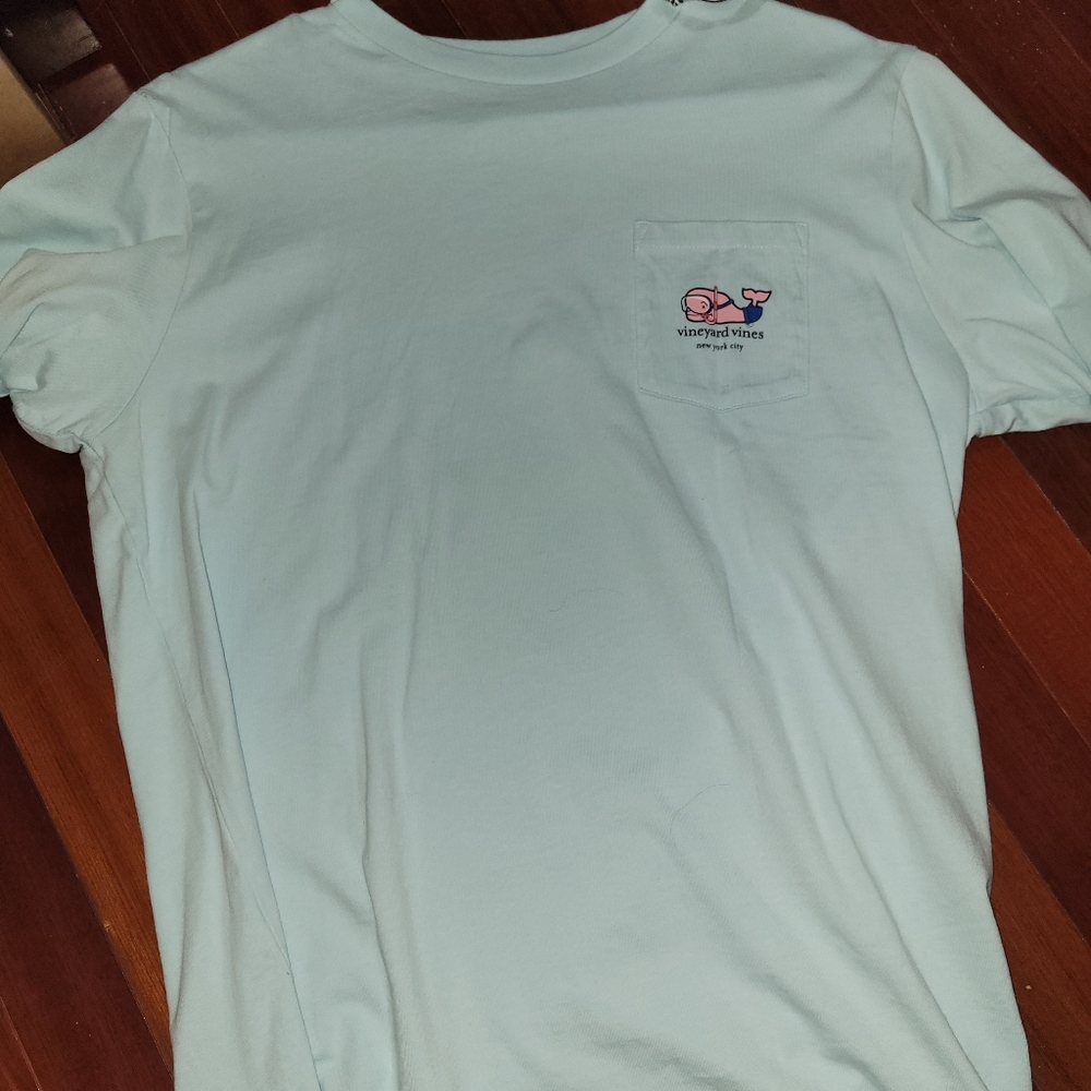 Vineyard Vine tshirt